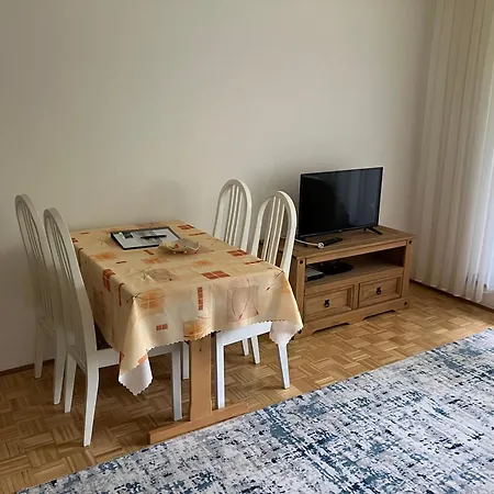 아파트 Apartma Manfreda 보베츠