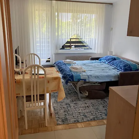 아파트 Apartma Manfreda *